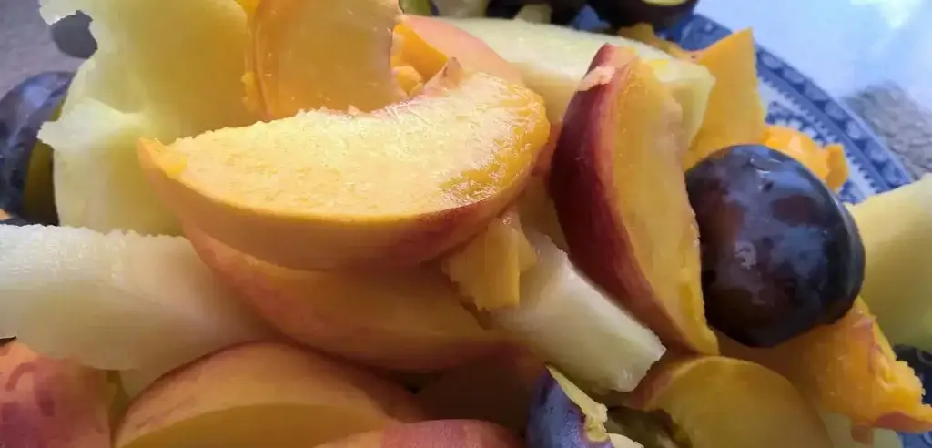 Peach salad