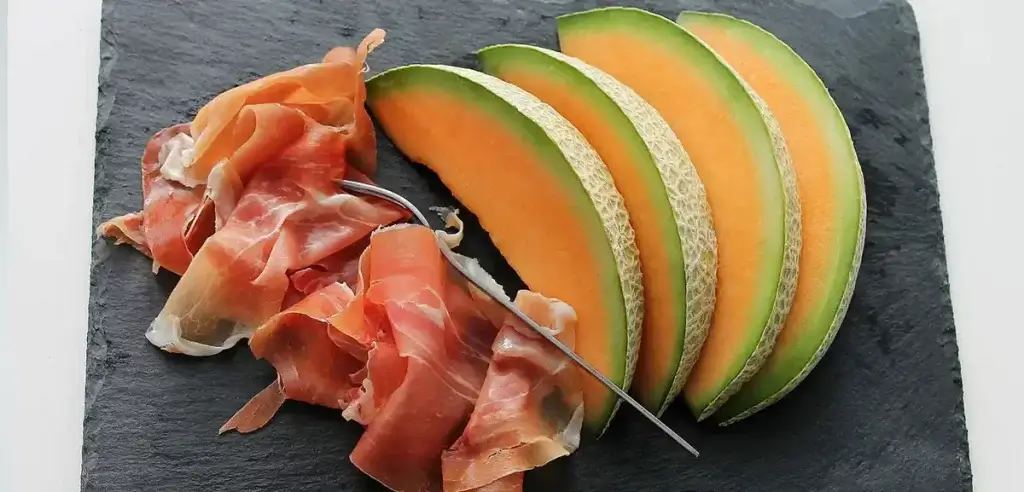 Cantaloupe-and-Prosciutto-Salad